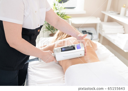 Deep tissue massage with device 65155643