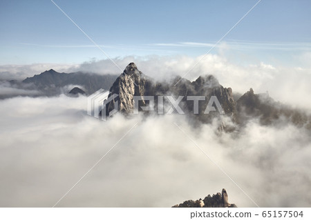Huashan National Park mountain landscape 65157504