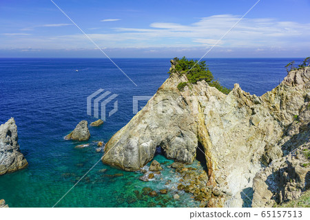 Nishiizu Koganezaki Horse Rock 65157513