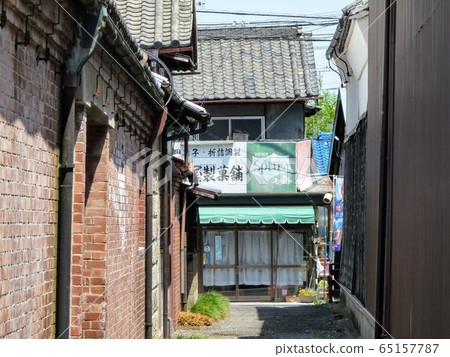 Fukaya, Saitama Prefecture, a candy shop that can be seen from the back alley around the sake brewery Fukaya, Saitama Prefecture, a candy shop that can be seen from the back alley around the sake brewery 65157787