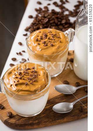 Whipped dalgona coffee 65159220