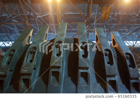 Giant excavator bucket 65160335