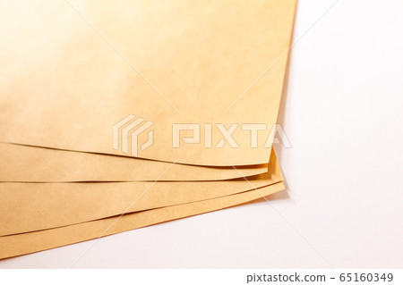  Multiple sheets of kraft paper 65160349