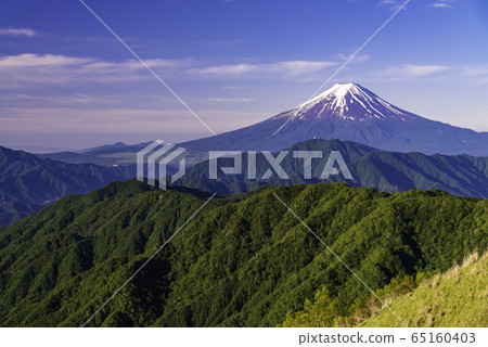 (Yamanashi Prefecture) From Shiratanimaru, dawn of Mt. Fuji (Yamanashi Prefecture) From Shiratanimaru, dawn of Mt. Fuji 65160403