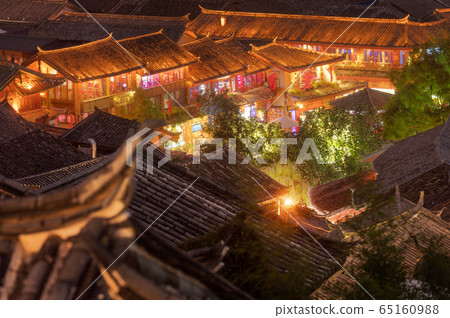 Shangrila Tibetan tranditional old town  65160988