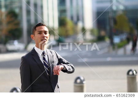 Suit Watch Company Employee New Employee Working Business Outdoor Young Men Building Smartphone Sales Copy Space Suit Watch Company Employee New Employee Working Business Outdoor Young Men Building Smartphone Sales Copy Space 65162309
