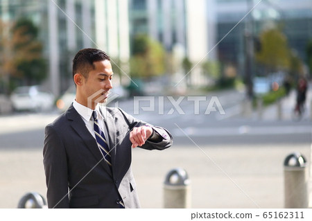 Suit Watch Company Employee New Employee Working Business Outdoor Young Men Building Smartphone Sales Copy Space Suit Watch Company Employee New Employee Working Business Outdoor Young Men Building Smartphone Sales Copy Space 65162311