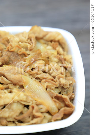 Delicious beef dumpling box lunch 65164117