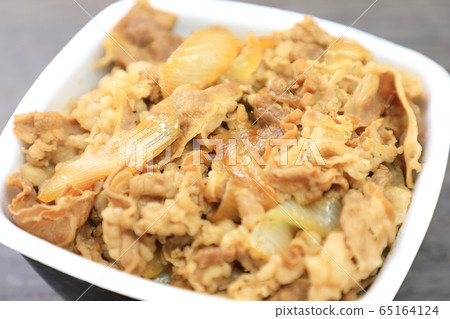 Delicious beef dumpling box lunch 65164124