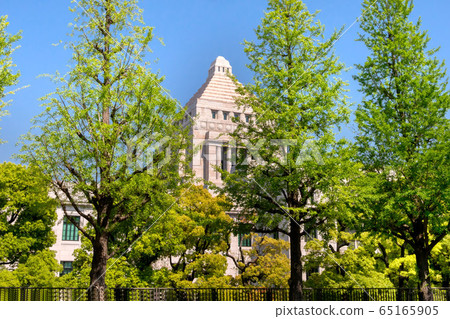 West side of Parliament Building 65165905