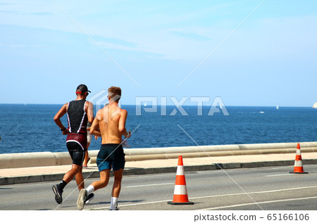 Runner Runner 65166106