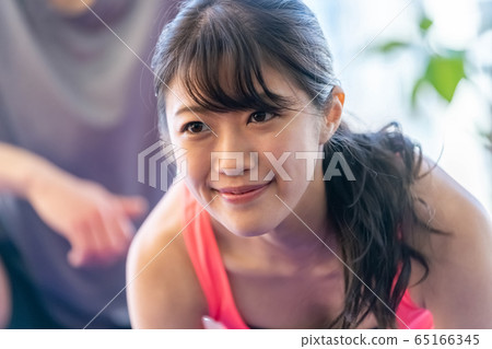 Plank Personal Gym Young Woman Trainer Plank Personal Gym Young Woman Trainer 65166345