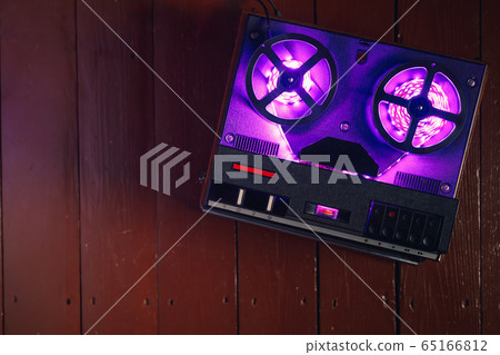 reel to reel audio tape recorder with purple led 65166812