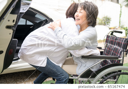 Getting on and off car Getting on and off car 65167474