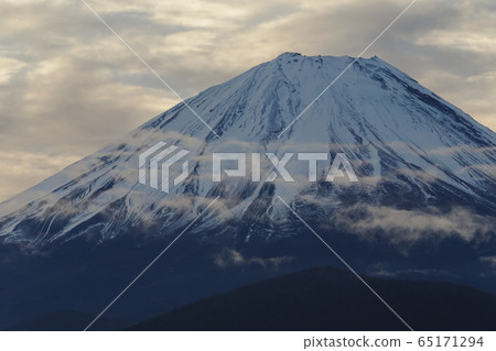 一月從昭二湖出發的富士山 一月從昭二湖出發的富士山 65171294