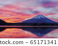 一月日出的富士山從昭二湖 65171341