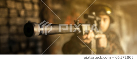Soldier in the war to aim with weapons Soldier in the war to aim with weapons 65171805