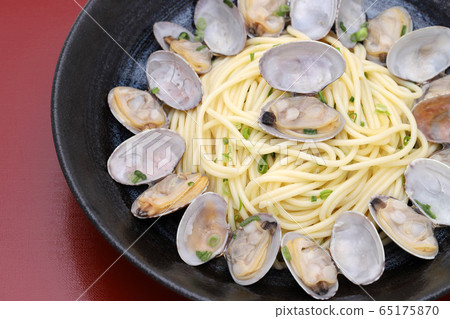 Clams spaghetti 65175870