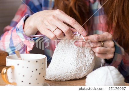 girl crocheting a rug 65176067