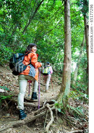 Mountaineering mountain girl trekking friend mountain climbing mountain outdoor hiking Mountaineering mountain girl trekking friend mountain climbing mountain outdoor hiking 65177296