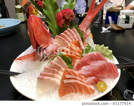 sashimi set sea bream salmon yellowtail sashimi set sea bream salmon yellowtail 65177914