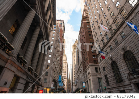 << New York >> View of Wall Street and Trinity Church << New York >> View of Wall Street and Trinity Church 65179342