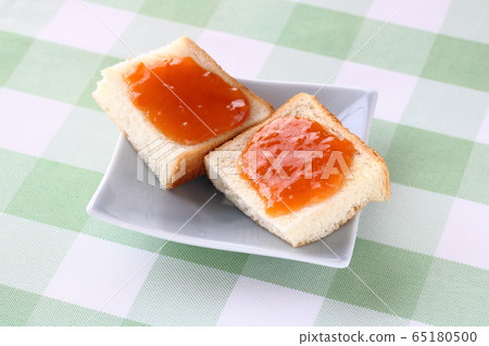 Apricot jam canapes 65180500