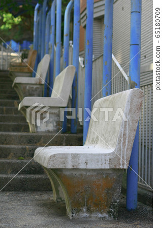11 oct 2008 Old Stone Seat. stone seat with rocks 11 oct 2008 Old Stone Seat. stone seat with rocks 65180709