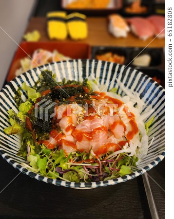Sashimi bowl made with fresh ingredients Sashimi bowl made with fresh ingredients 65182808