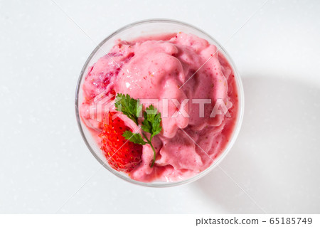 Strawberry fruit gelato 65185749