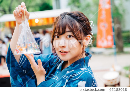 Yukata girl holding a goldfish Yukata girl holding a goldfish 65188018