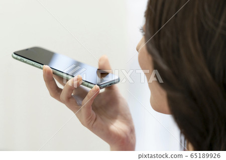 Image of smartphone voice input Image of smartphone voice input 65189926