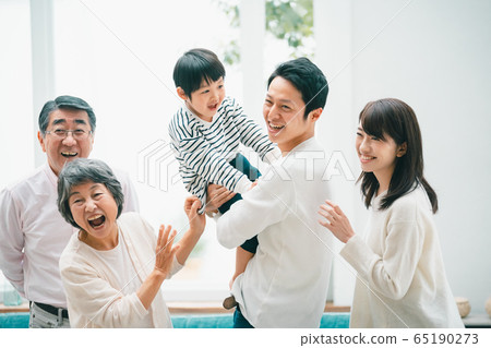 three generation family, three generations, family 65190273