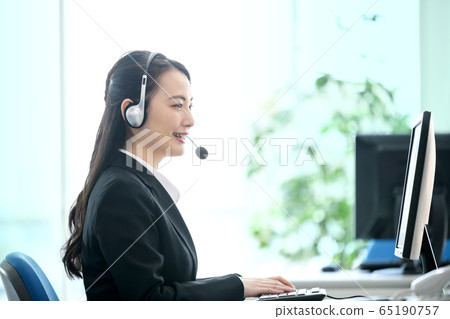 操作員辦公室女商人計算機 65190757
