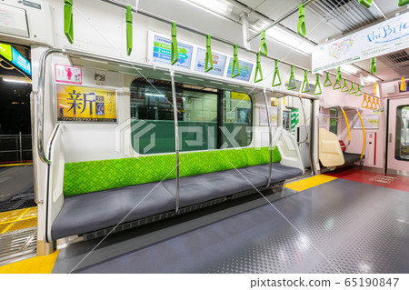 Inside the Yamanote Line (E235 series) 65190847