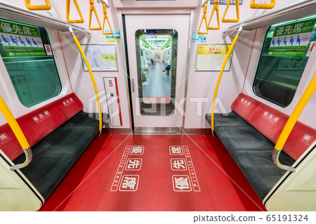 Yamanote line priority seats inside the car (E235 series) 65191324