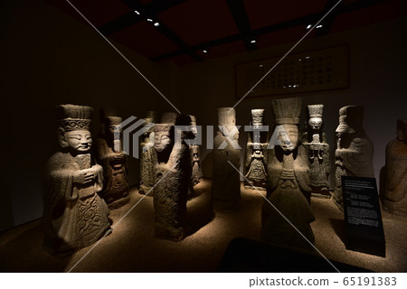 Stone statues, ancestors, history 65191383