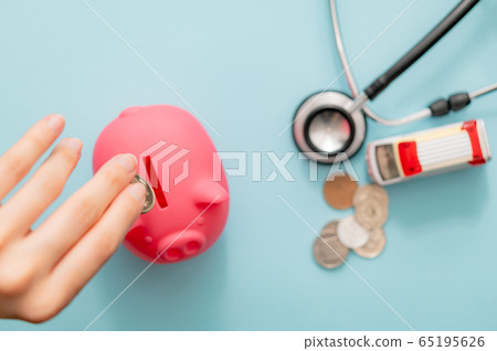 Medical bills 65195626