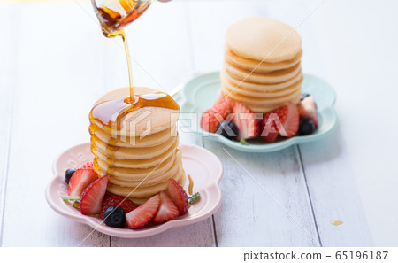 Pancake maple syrup 65196187