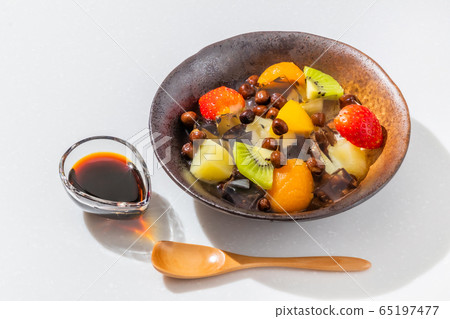 Anmitsu beans and cubes of agar Japanese sweets 65197477