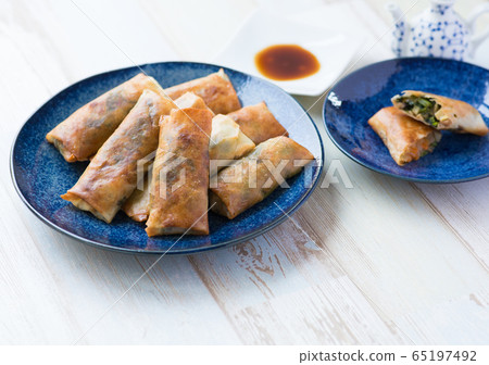 Spring roll  65197492