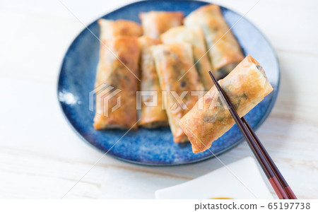 Spring roll  65197738