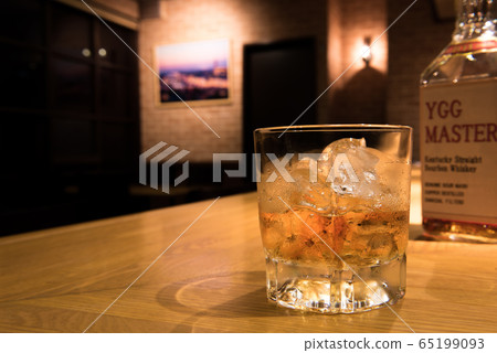 在威士忌搖滾酒吧 在威士忌搖滾酒吧 65199093