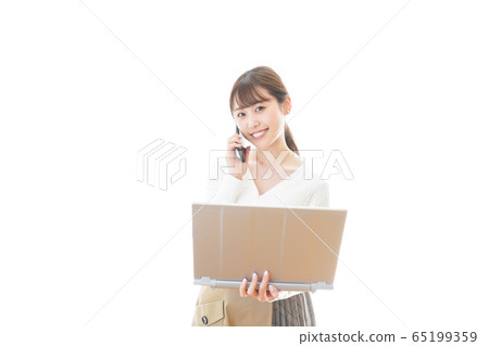 A young woman smiling and working at home 65199359