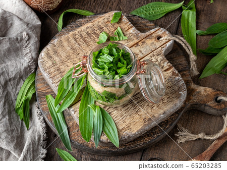 Preparation of ribwort plantain syrup against cough 65203285