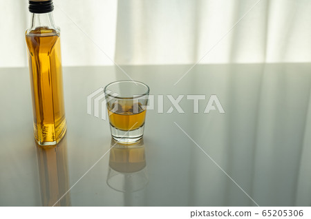 Whiskey Straight Whiskey Straight 65205306
