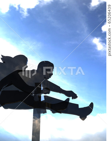 CG 3D插圖:男人和女人剪影跳過牆挑戰可能的障礙 CG 3D插圖:男人和女人剪影跳過牆挑戰可能的障礙 65206439