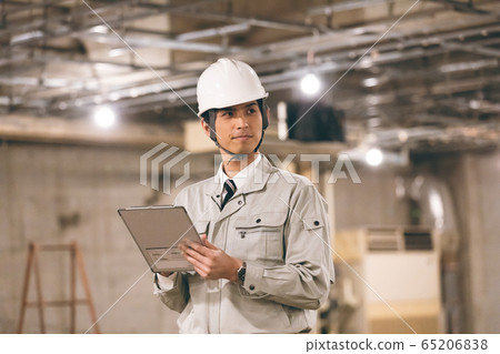 Workers under inspection 65206838