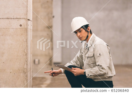 Workers under inspection 65206840