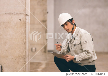 接受檢查的工人 接受檢查的工人 65206841